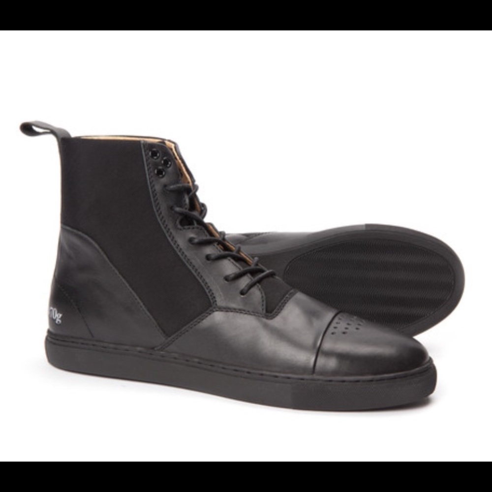 GRAM MENS SIZE 38, US 7, FUR LINED HIGH TOPS SNEAKER